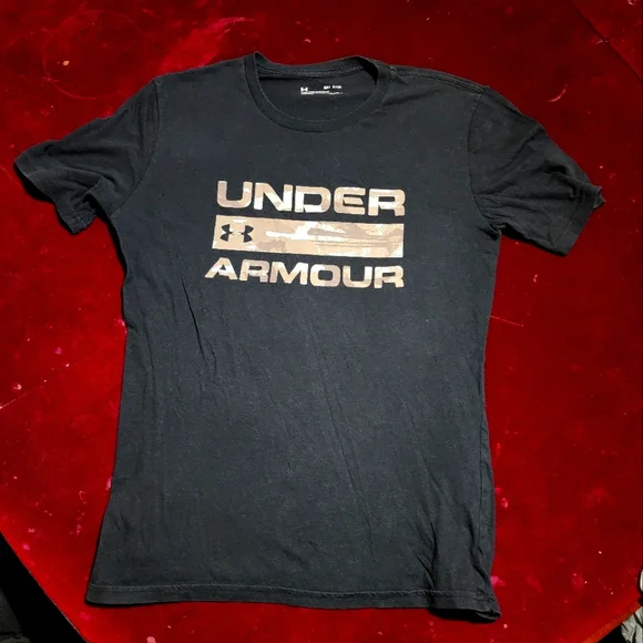 Under Armour Black Shirt / T-shirt 👕 - Picture 2 of 7